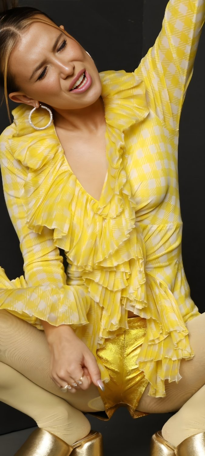 Tô hipnotizado nessa mulher caralho como ela consegue ser tão maravilhoso assim.virei Starker dela #Db92mjtt