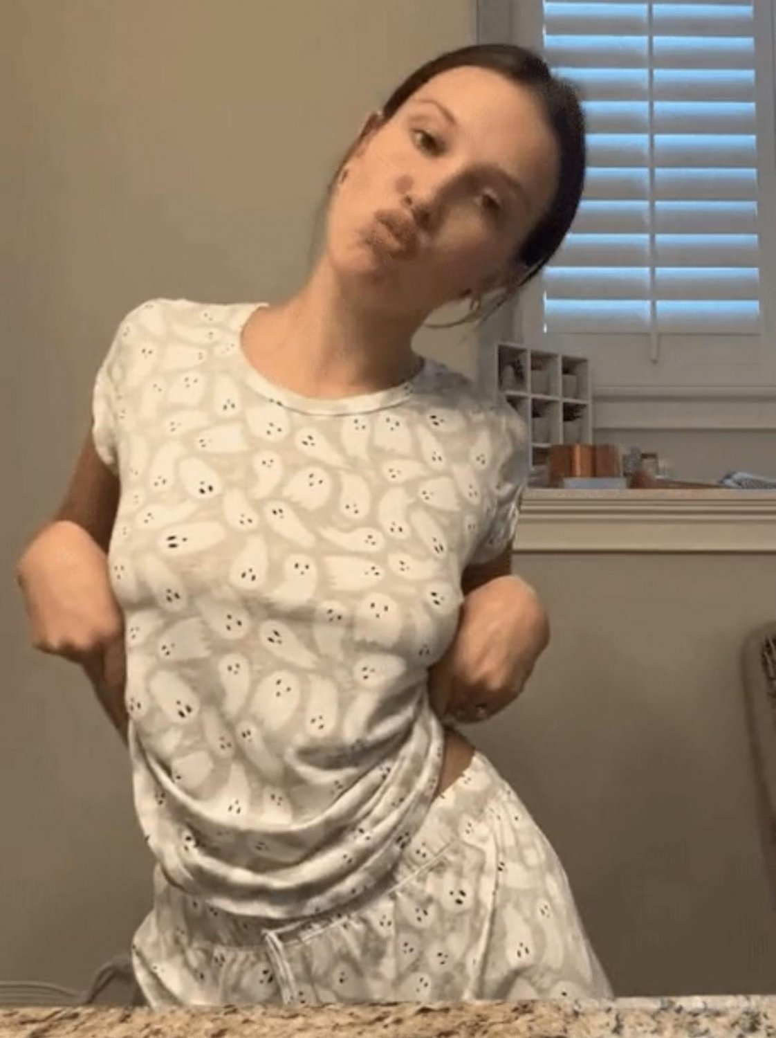 Tô hipnotizado nessa mulher caralho como ela consegue ser tão maravilhoso assim.virei Starker dela #o9f5IlKM