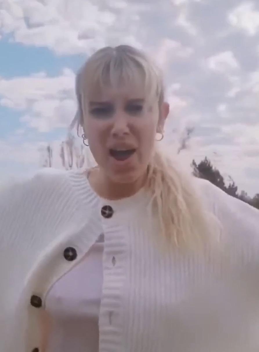 Tô hipnotizado nessa mulher caralho como ela consegue ser tão maravilhoso assim.virei Starker dela #rW6EDbPE