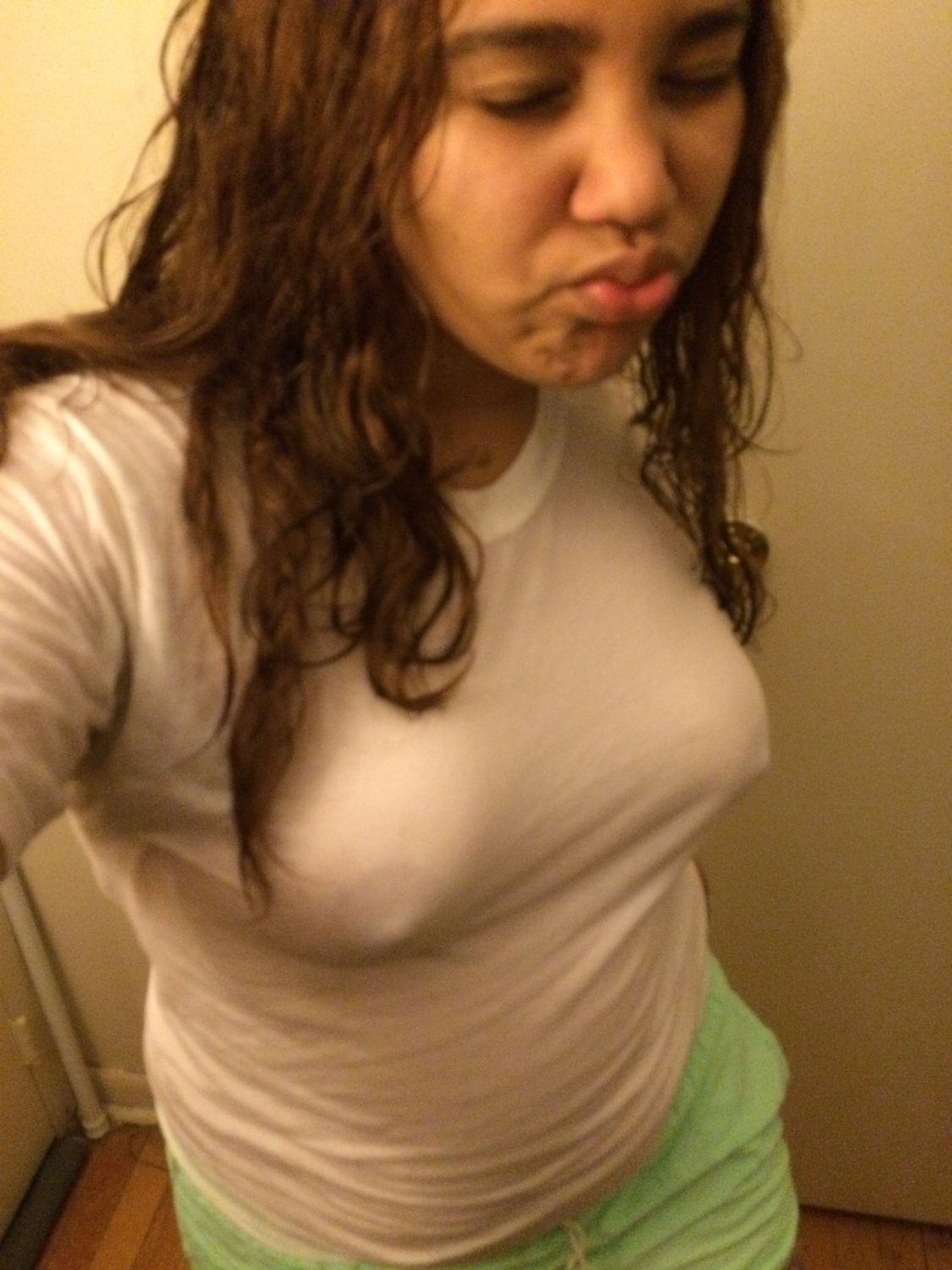 Viral Latina’s tits exposed in see thru wet t shirt on tumblr #UUBWGCtk