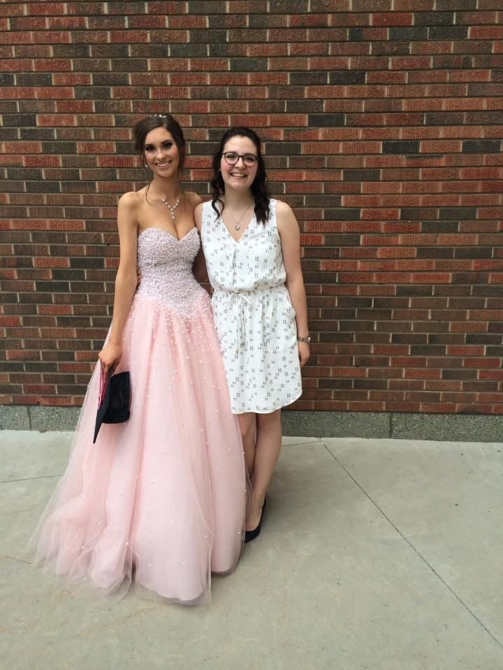 Busty graduation throwback #BoimNzFp